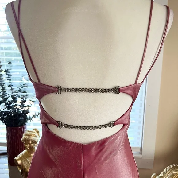 Elegant Pink Satin Gown - Picture 4 of 5